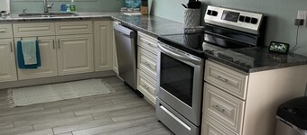 Northern Point of Treasure Island, NPR - waterfront w/ pool, sunroom & kayaks!