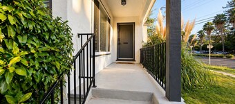 Spacious Downtown Martinez Home -2B/1BA