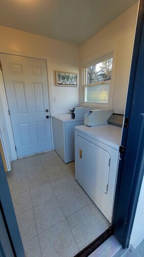 Spacious Downtown Martinez Home -2B/1BA