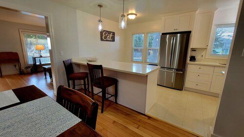 Spacious Downtown Martinez Home -2B/1BA