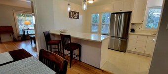 Spacious Downtown Martinez Home -2B/1BA