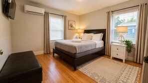 2 bedrooms, desk, iron/ironing board, travel cot - Spacious Downtown Martinez Home -2B/1BA (Martinez)