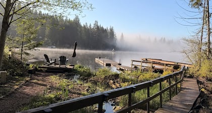 Beautiful lakefront Casa del Lago on Lake Roesiger