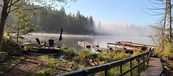 Beautiful lakefront Casa del Lago on Lake Roesiger