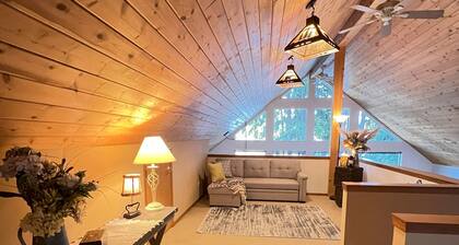 Beautiful lakefront Casa del Lago on Lake Roesiger