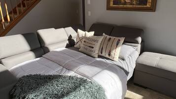 2 quartos, ferros/tábuas de passar roupa, berço de viagem