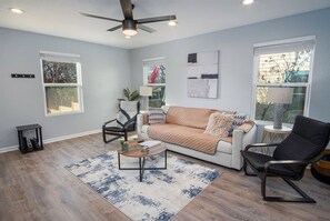 House | 4 bedrooms - Adorable 4BR 2BA Close to Riverwalk and Downtown (San Antonio)