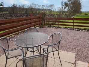 Outdoor dining - 2 bedroom accommodation in Ruthwell, near Annan (Ruthwell, near Annan)