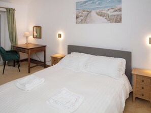 2 bedrooms, WiFi (free), bed sheets