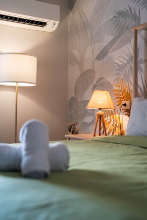 2 chambres, coffres-forts dans les chambres, fer et planche à repasser