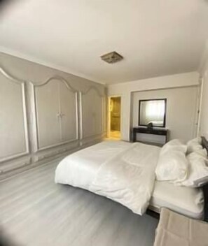 2 bedrooms, desk, iron/ironing board, WiFi