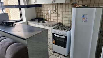 Departamento básico | Cocina privada | Refrigerador, microondas, horno y licuadora