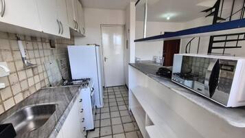 Apartamento básico | Cozinha privada | Geladeira, micro-ondas, fogão, liquidificador