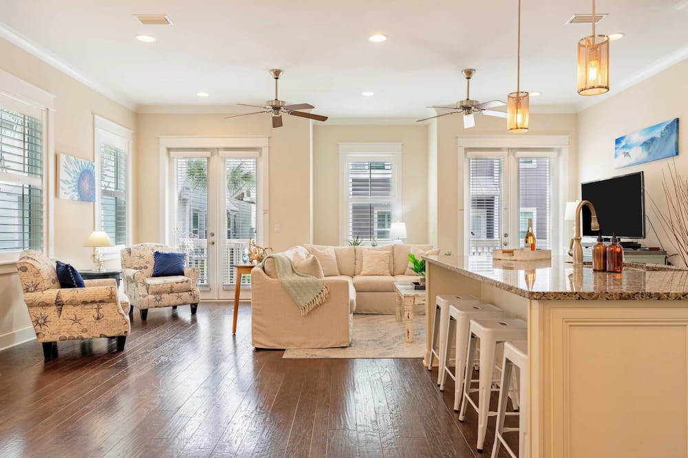 Emerald Gem by Avantstay Pool Access, 3mins to Beach! - Seacrest
