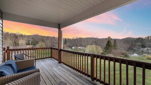 House (3 Bedrooms) | Interior - Little Pisgah Sunrise by Avantstay Mountain View (Fairview)