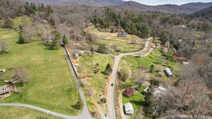 House (3 Bedrooms) | Interior - Little Pisgah Sunrise by Avantstay Mountain View (Fairview)