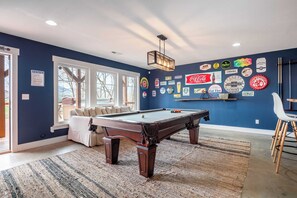 House (3 Bedrooms) | Interior - Private Retreat w/ Hot Tub, Amazing Views, Game Room Silver Spoon by Avantstay (Leicester)