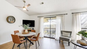 A dining area with a round table, chairs, and a ceiling fan. - 5 Mi to Strip! Pointe Royale Condo w/ Indoor Pool (Branson)