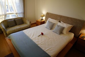 3 Schlafzimmer, Zimmersafe, Schreibtisch, Bügeleisen/Bügelbrett