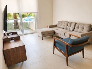 Smart TV - 2 Bd 2 Bath Condo, Private Jacuzzi in Akumal (Akumal)
