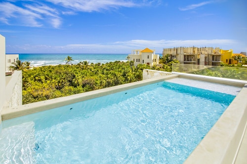 2 Bd 2 Bath Condo, Private Jacuzzi in Akumal