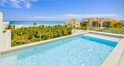 2 Bd 2 Bath Condo, Private Jacuzzi in Akumal