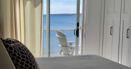 Private Beachfront Cottage in Portsmouth, RI