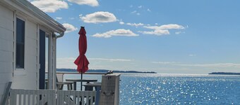 Private Beachfront Cottage in Portsmouth, RI