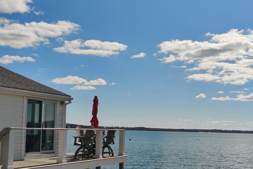 Private Beachfront Cottage in Portsmouth, RI