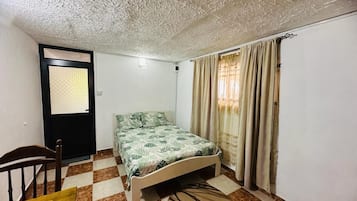 1 habitación, tabla de planchar con plancha, wifi y ropa de cama