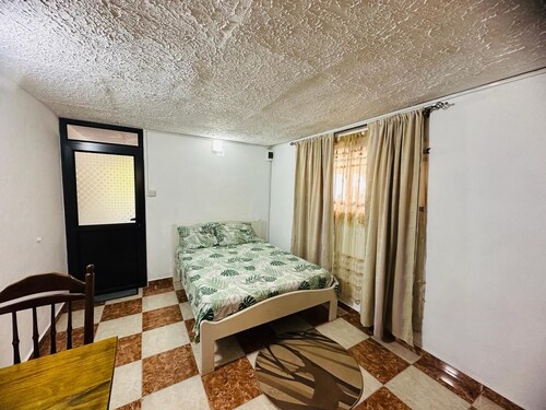 studio with 1 double bed, private bathroom with warm shower,free parking & wifi.