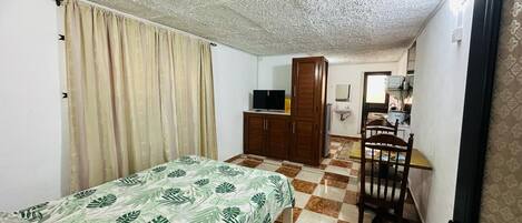 1 sovrum, strykjärn/strykbräda, wi-fi och sängkläder