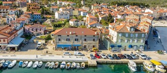 Island Life at Cres - Lungomare Joyce