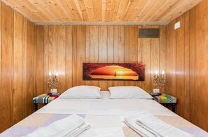 3 bedrooms, travel crib, free WiFi, bed sheets