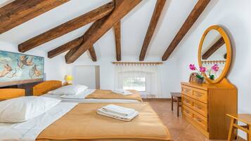 2 habitaciones, cuna de viaje, wifi gratis y ropa de cama