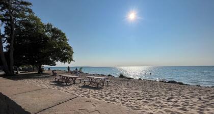 Home in Downtown Empire! Walk to the beach!