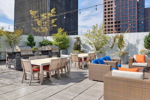 Tower280 LUXE 2-Bed/2-Bath Unit with Amazing Views