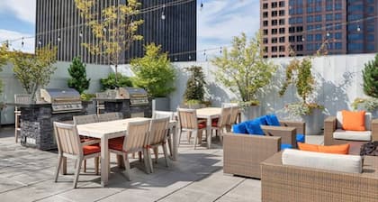 Tower280 LUXE 2-Bed/2-Bath Unit with Amazing Views