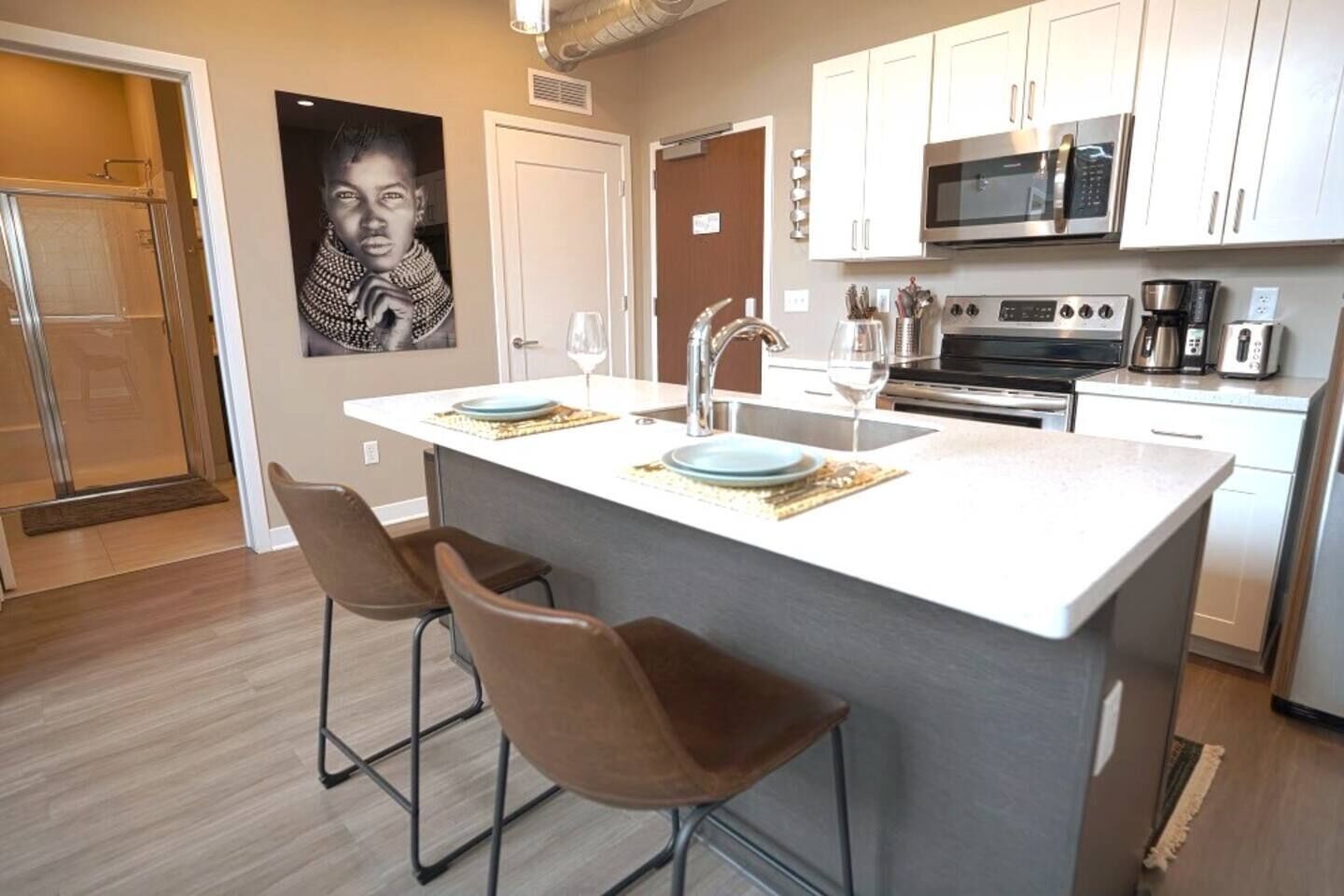 Kjøleskap, mikrobølgeovn, ovn og kokeplater