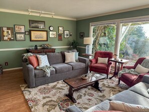 Smart TV, fireplace, books - Sunset Serenity, Stunning Views (Bellingham)