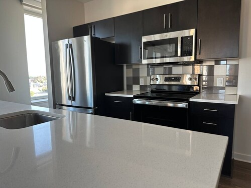 Tower280 LUXE One-Bedroom Corner Unit with Views!