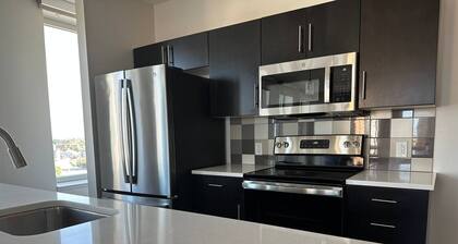 Tower280 LUXE One-Bedroom Corner Unit with Views!