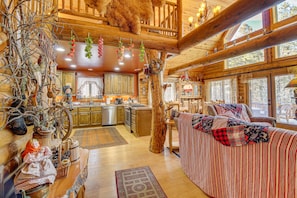 TV, fireplace - Family-Friendly Cabin w/ Fire Pit in Forest Lakes (Forest Lakes Estates)
