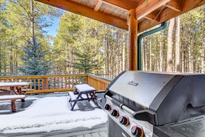 Property grounds - Family-Friendly Cabin w/ Fire Pit in Forest Lakes (Forest Lakes Estates)