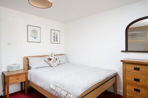2 bedrooms - Victoria Park 2 Bedroom House w/ Garden & Parking (Greater London)