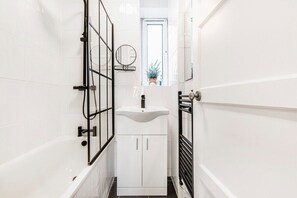 Bathroom - Central London Beautiful 2bed (Greater London)