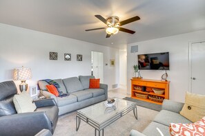 TV - Charming Orem Home w/ Yard - Near BYU & UVU! (Orem)