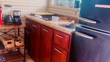 Fridge, microwave, stovetop, coffee/tea maker
