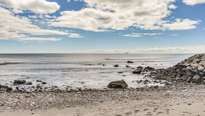 A rocky beach with a clear sky and calm sea. - Narragansett Home w/ Scenic Views: Walk to Beach! (Narragansett)