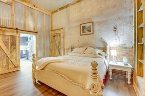 1 bedroom, iron/ironing board, travel cot, Internet